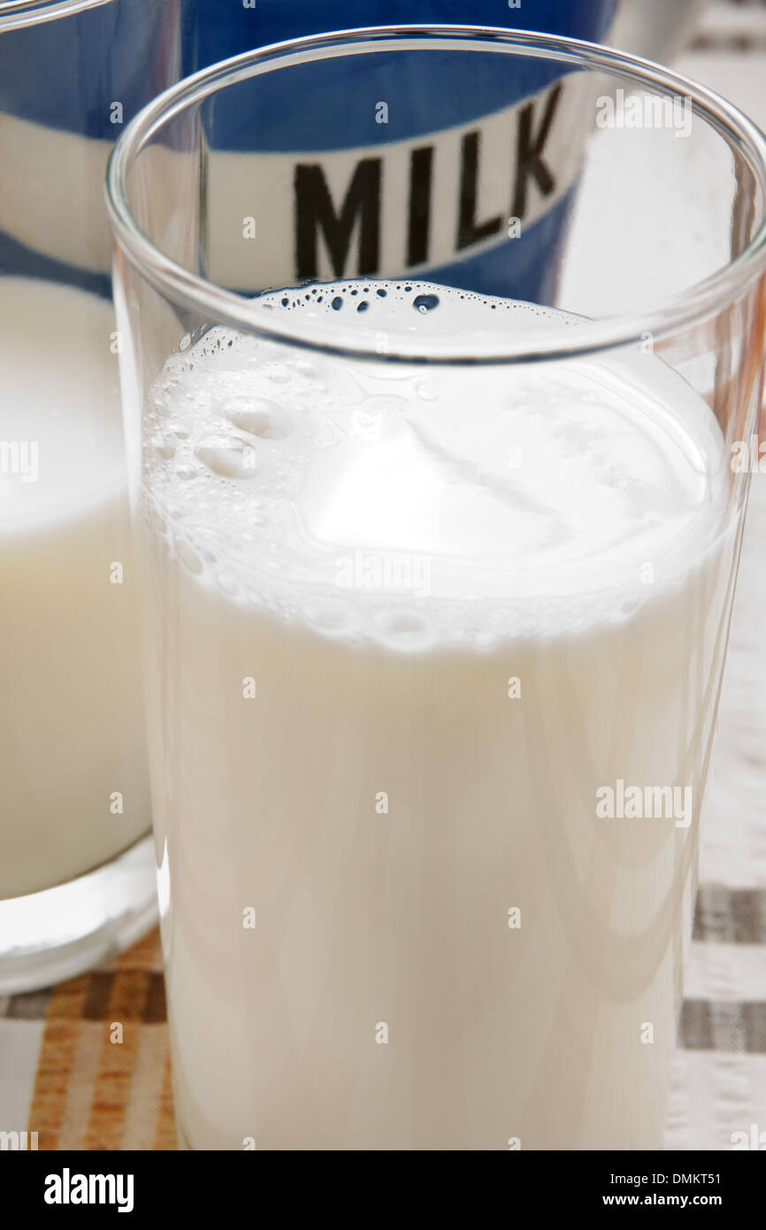 Verre de lait frais Banque D'Images