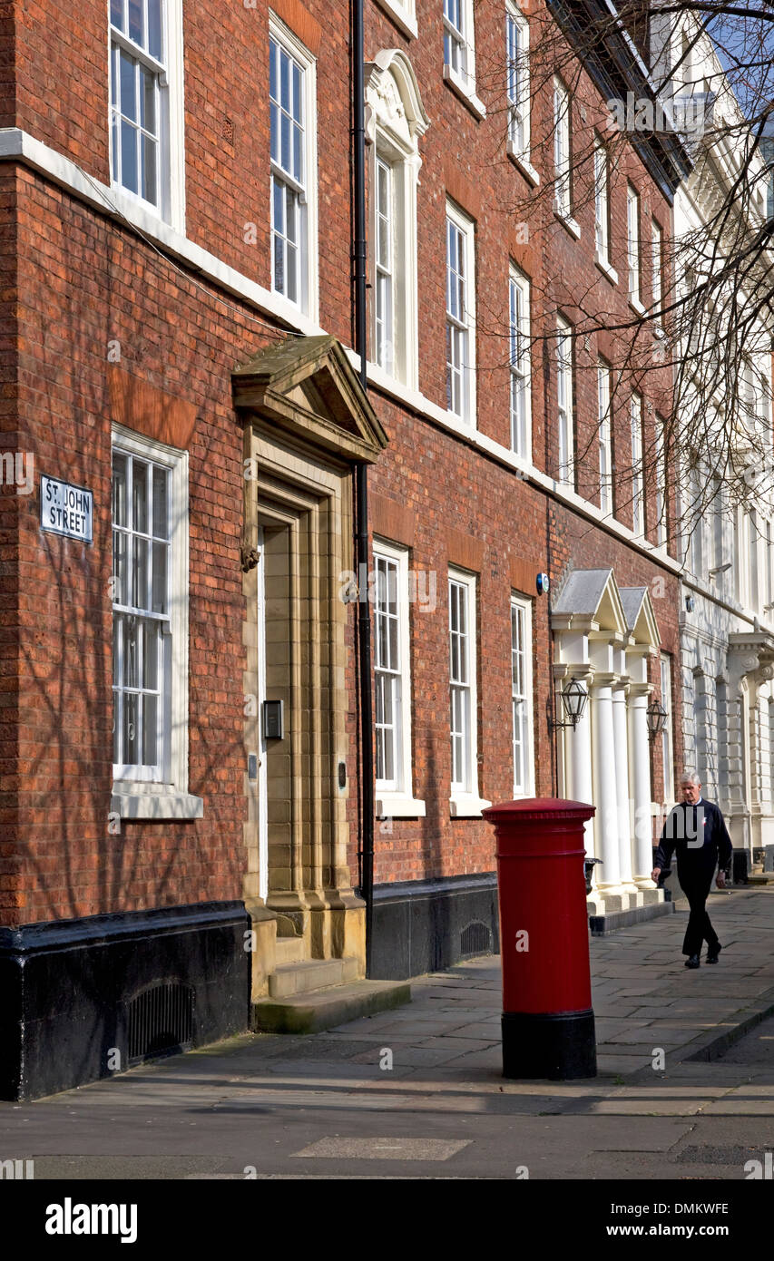 St John Street, seul survivant en terrasses géorgiennes, dans le centre de Manchester. Aujourd'hui principalement occupés par des pratiques médicales.  + juridique Banque D'Images