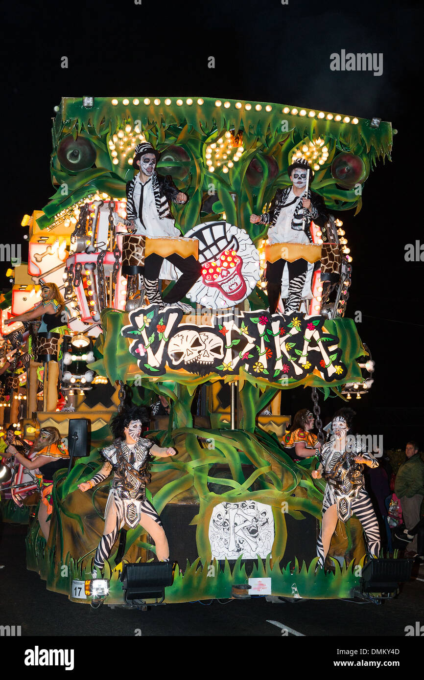 Les cannibales sont la danse sur les renégats Carnival Club Voodika "flottement" au Carnaval de Glastonbury 2013 Banque D'Images