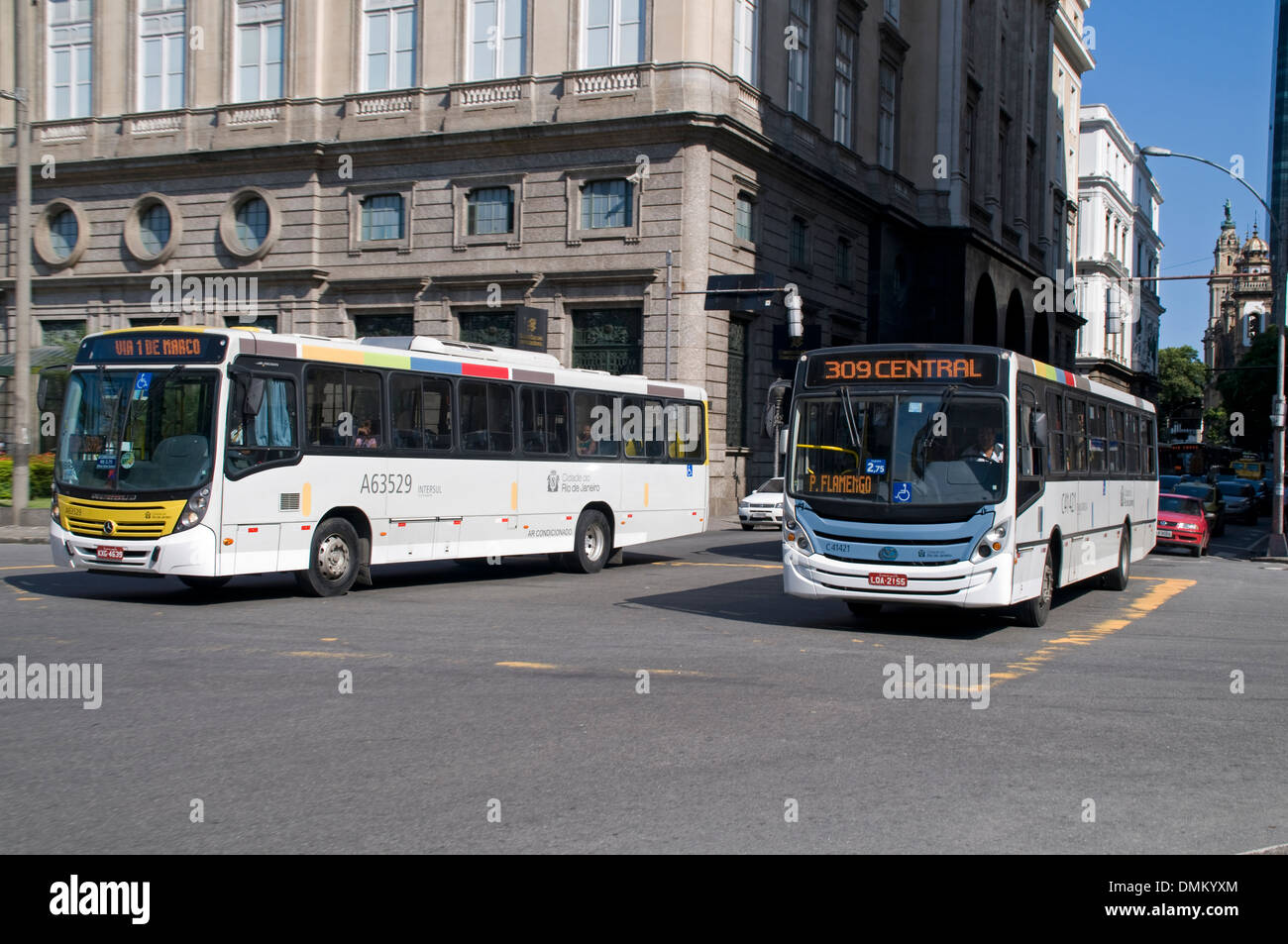 Bus local sur Rua Primeiro de Março (1st March Street) à Rio de Janeiro, Brésil. Banque D'Images