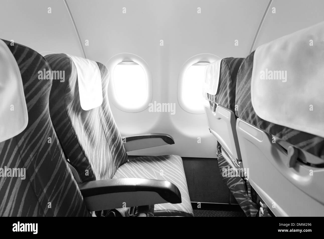 Sièges d'avion vide et windows Banque D'Images