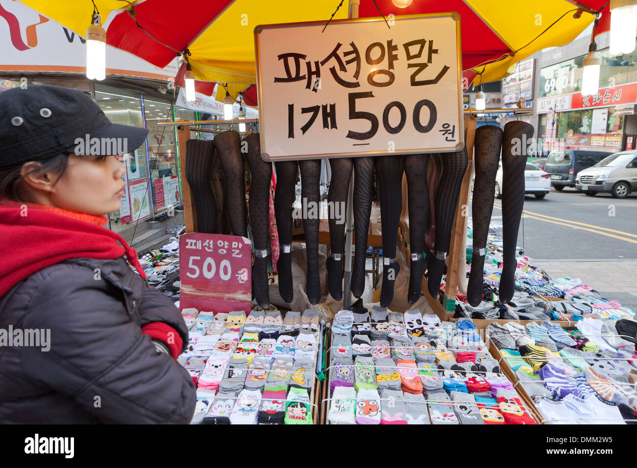 Chaussettes et collants vendeur de rue, stand - Busan, Corée du Sud Banque D'Images