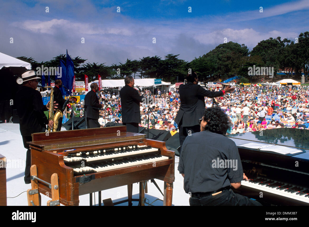 Groupe jouant sur scène à San Francisco Blues Festival, Fort Mason, San Francisco, Californie Banque D'Images