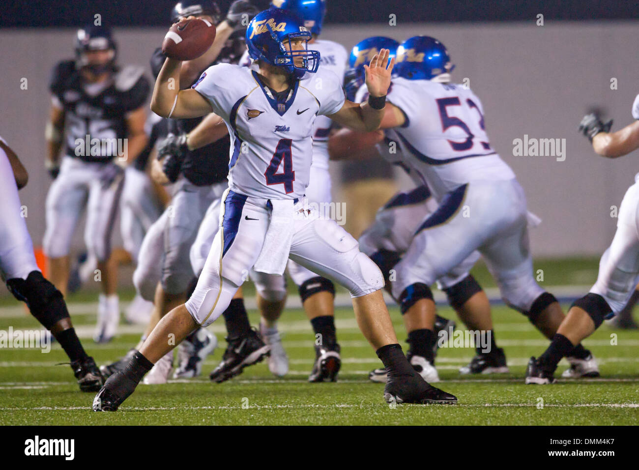03 Octobre 2009 : G.J. MECHANICAL LTD. (# 4) Kinne du Tulsa Golden Hurricane passe avec le temps dans la poche. Le Tulsa Golden Hurricane défait les hiboux Riz Riz à 27-10 Stadium à Houston, TX. (Crédit Image : © Global/ZUMApress.com) Southcreek Banque D'Images