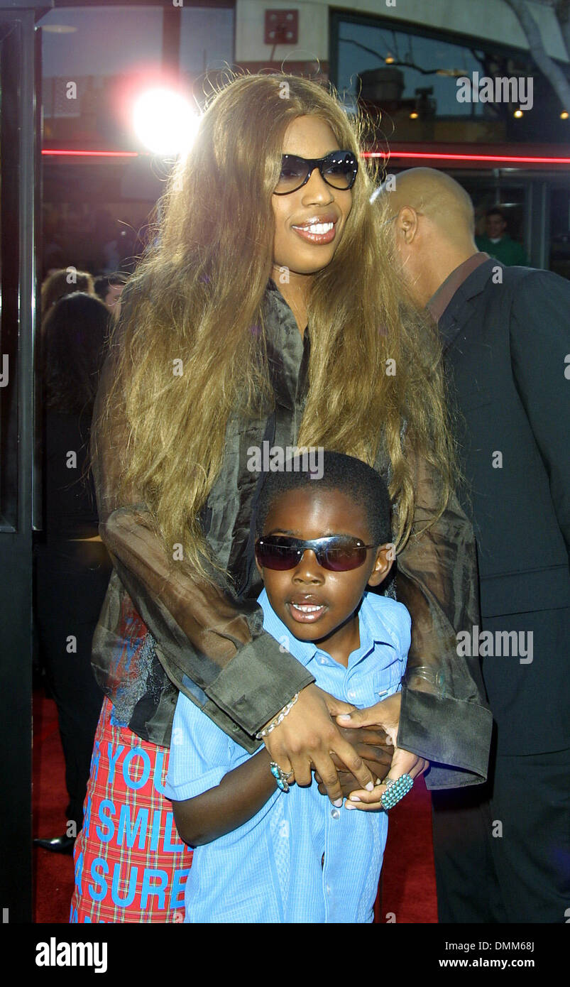 Avril 29, 2002 - Los Angeles, Californie, USA - MACY GRAY ET SON FILS..'SPIDER-MAN' PREMIERE.MANN VILLAGE THEATRE, Westwood, CA.29 avril 2002. NINA PROMMER/ 2002 K24825NP(Image Crédit : © Globe Photos/ZUMAPRESS.com) Banque D'Images