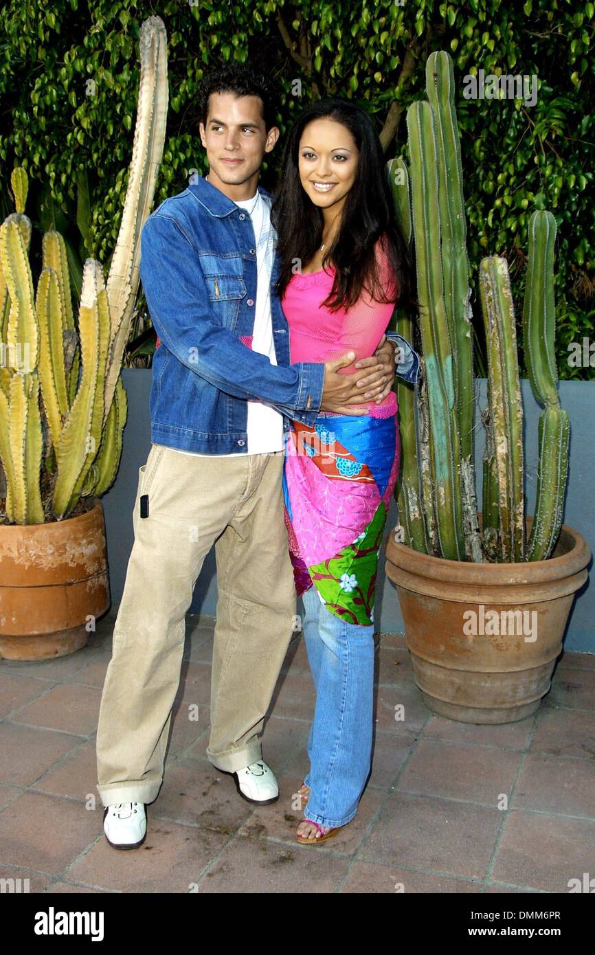 13 juin 2002 - Los Angeles, Californie, USA - MARISA RAMIREZ ET FIANCÉ NATHAN LAVEZOLI .(ILS ONT L'INTENTION DE SE MARIER EN SEPTEMBRE)..LAKER FÊTE ORGANISÉE PAR HENNESSY X.O COGNAC.À L'ACCUEIL DE PÉRINE KELLY.LOS ANGELES, CA.12 JUIN 2002. NINA PROMMER/ 2002 K25239NP(Image Crédit : © Globe Photos/ZUMAPRESS.com) Banque D'Images