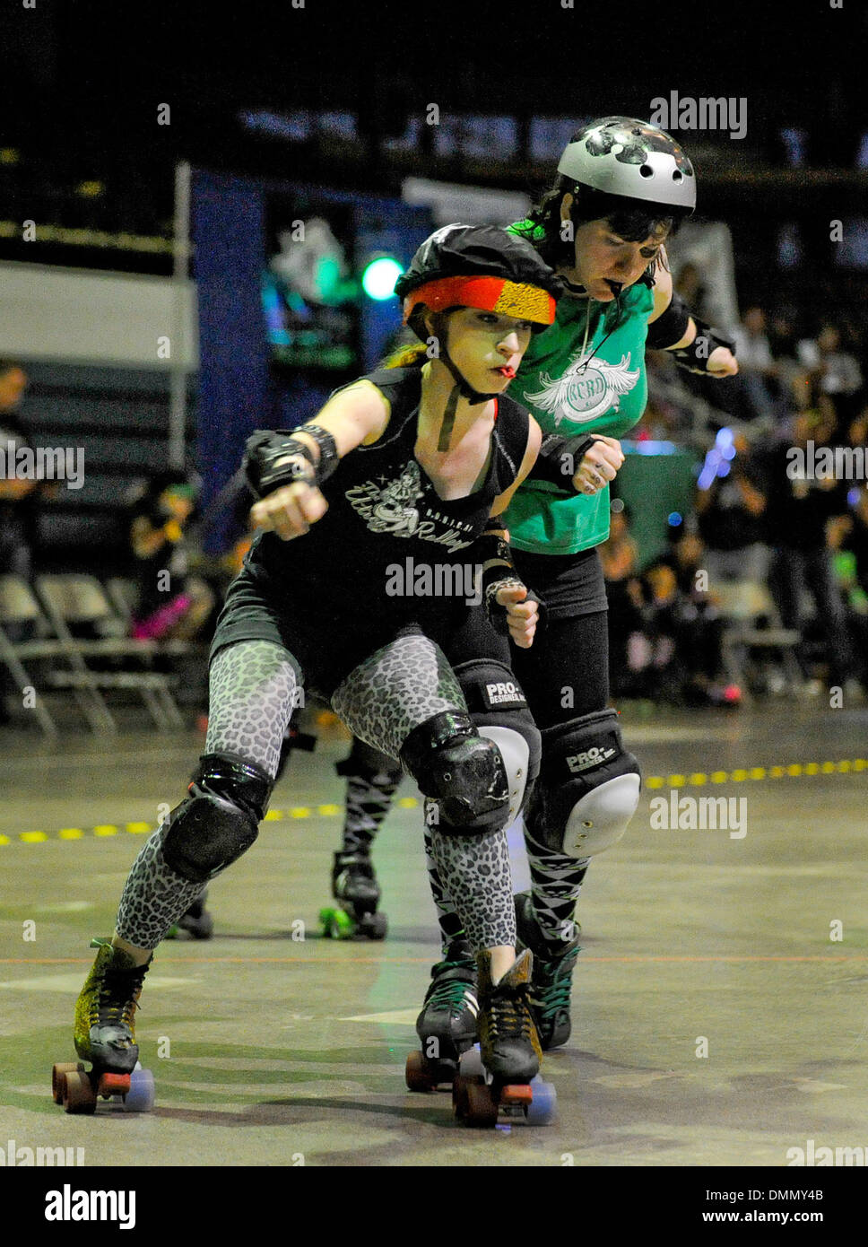 19 septembre 2009 - Rochester, NY, United States - Sep 19 2009 : Filles de rouleau d'Utica à Roc City Roller Derby, Henrietta Dome ; Rochester, New York.(Image Crédit : © Alan Schwartz/Cal/ZUMApress.com) Media Sport Banque D'Images