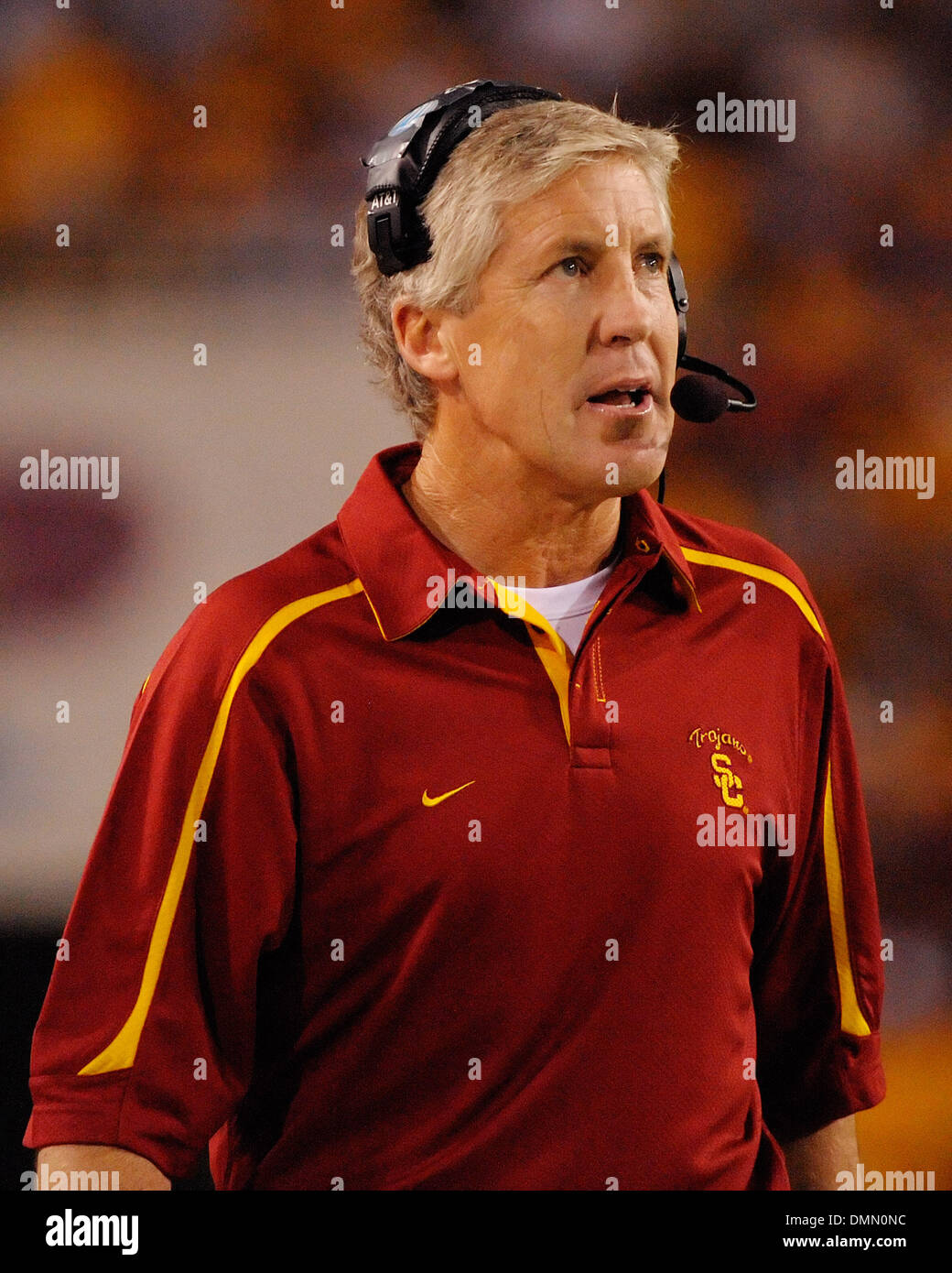 7 novembre 2009 : l'entraîneur Pete Carroll en action lors d'un match de football entre les NCAA Arizona State Sun Devils de l'université et de l'USC Trojans au Sun Devil Stadium de Tempe, Arizona, remporté par les Trojans, 14-9.(Image Crédit : © Max Simbron/Cal/ZUMApress.com) Media Sport Banque D'Images