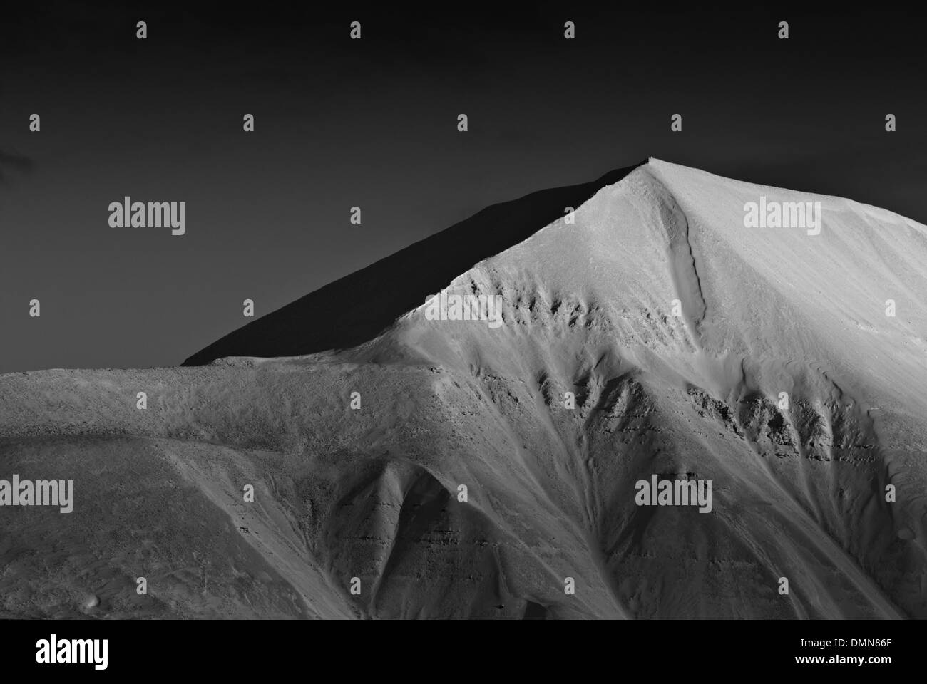 Massif de l'Adventdalen au crépuscule, Spitzberg, Norvège, Europe Banque D'Images