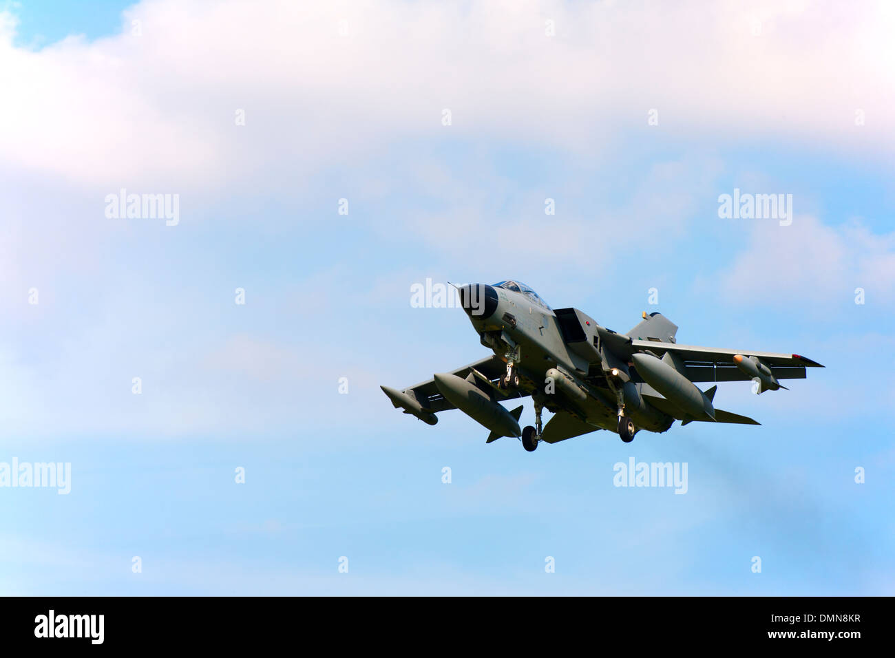 Panavia Tornado IDS 8306 Arabie Royal Air Force à l'atterrissage à RAF Coningsby Banque D'Images
