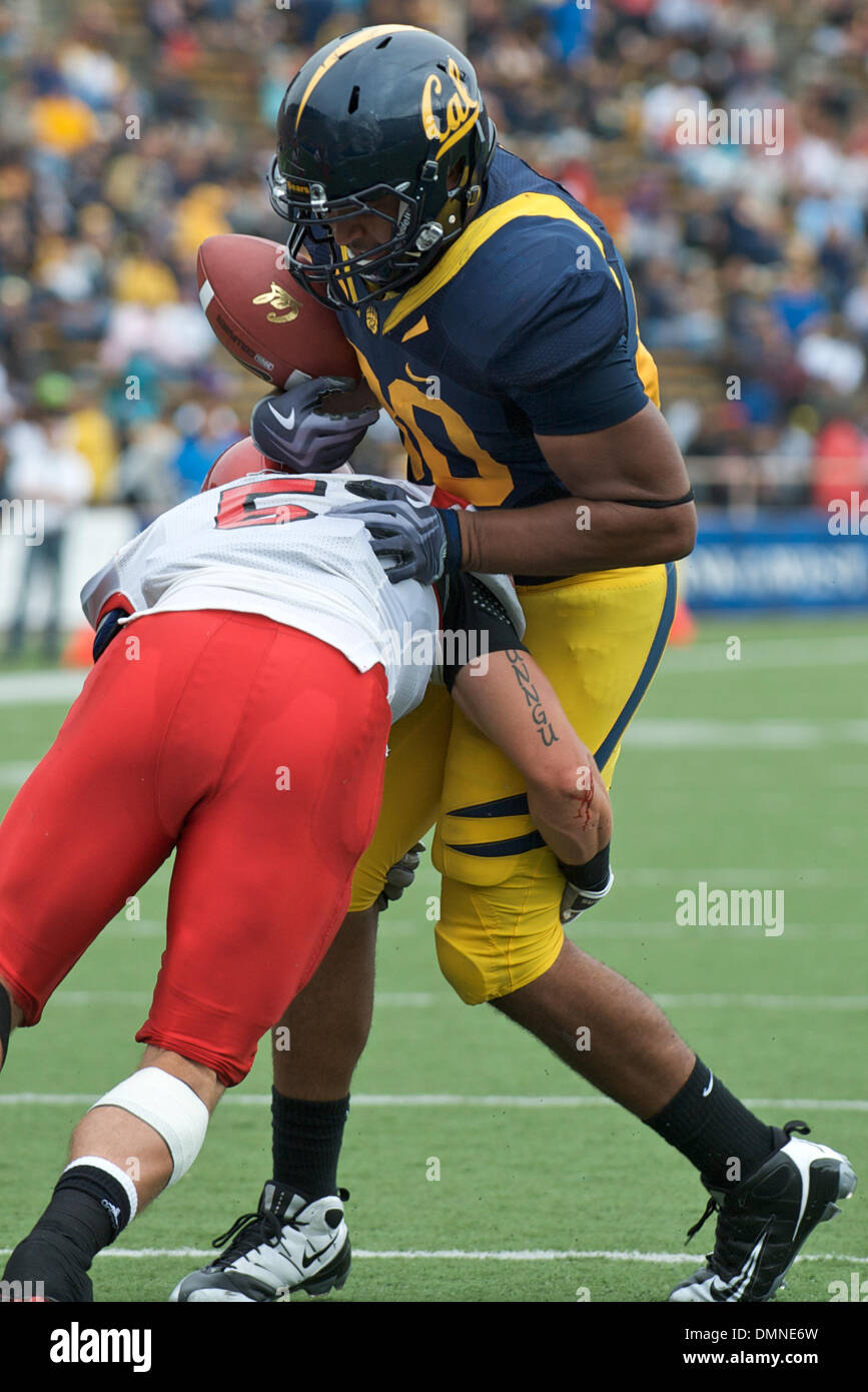 12 Septembre 2009 : Cal sophomore tight end Anthony Miller perd la poignée sur la balle au cours de la NCAA football match entre l'Eastern Washington University et l'Université de Californie à Berkeley dans Memorial Stadium, CA. Â© Matt Cohen / Southcreek Global 2009 (Crédit Image : © Global/ZUMApress.com) Southcreek Banque D'Images