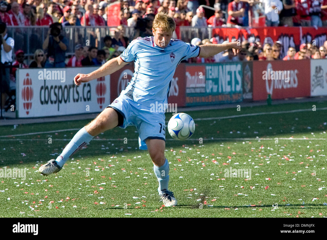 12 Septembre 2009 : Rapids Jacob Peterson (15) prend le contrôle de la balle au cours du premier semestre. Le Colorado Rapids a perdu 3-2 pour le Toronto FC dans l'action de la Major League Soccer joué au BMO Field à Toronto, Ontario. (Crédit Image : © Global/ZUMApress.com) Southcreek Banque D'Images