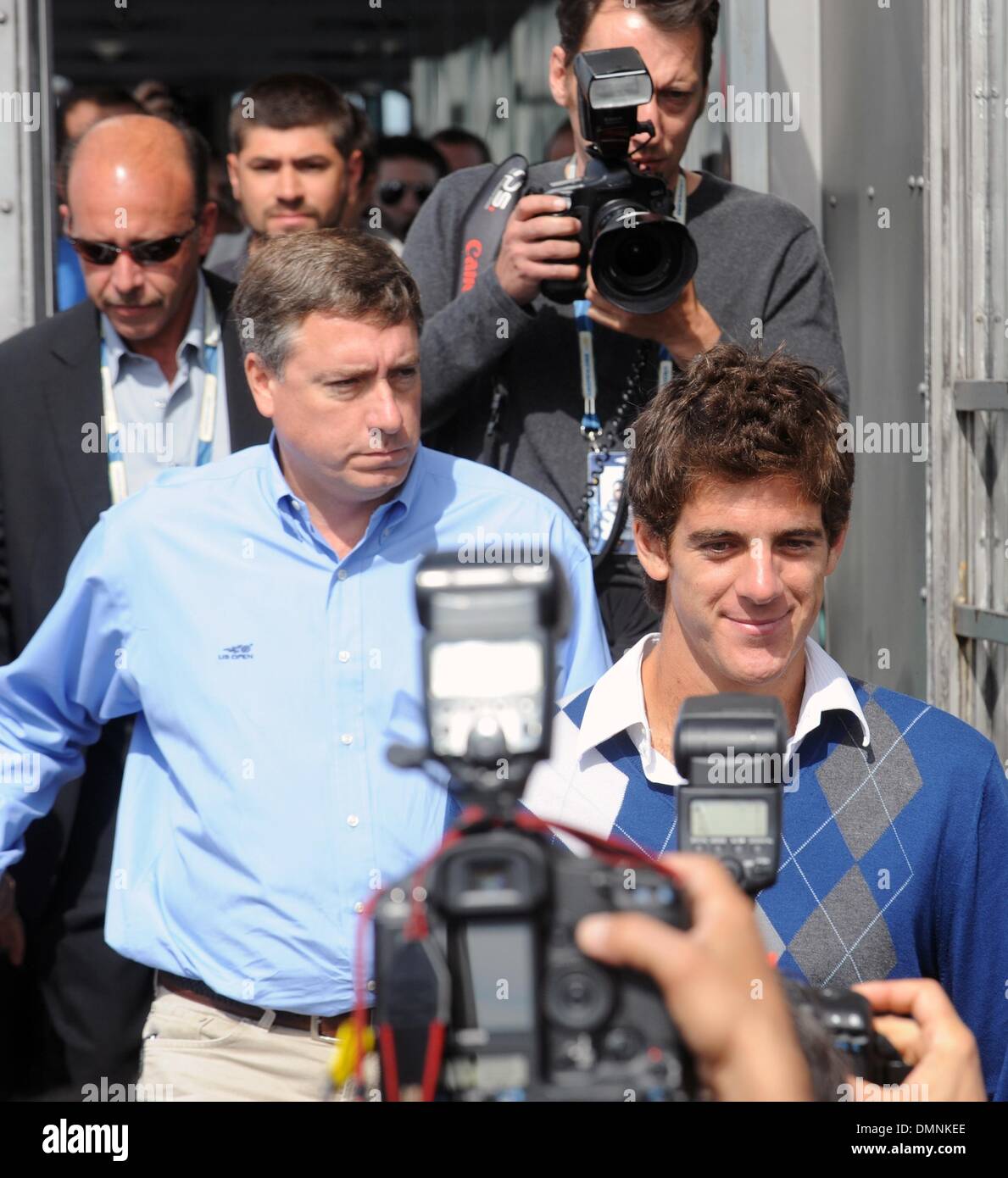 Sep 15, 2009 - Manhattan, New York, USA - Champion de l'US Open, Juan Martin Del Potro, tours l'Empire State Building. (Crédit Image : Â© Bryan Smith/ZUMA Press) RESTRICTIONS : * New York * hors droits Journaux Banque D'Images