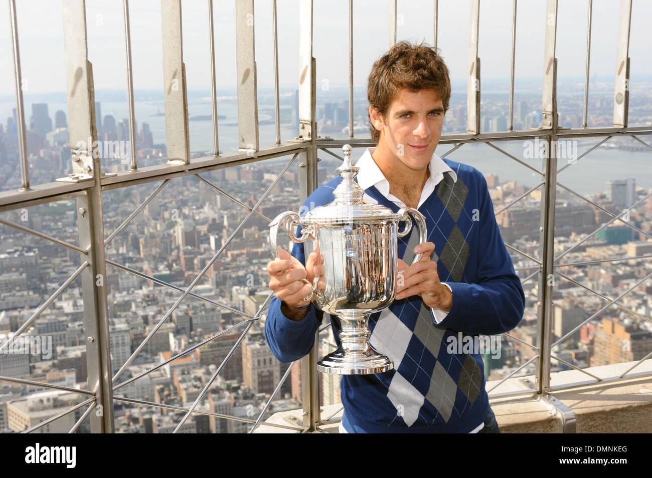 Sep 15, 2009 - Manhattan, New York, USA - Champion de l'US Open, Juan Martin Del Potro, tours l'Empire State Building. (Crédit Image : Â© Bryan Smith/ZUMA Press) RESTRICTIONS : * New York * hors droits Journaux Banque D'Images