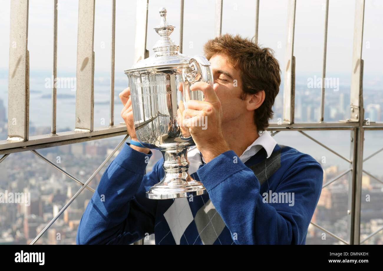 Sep 15, 2009 - Manhattan, New York, USA - Champion de l'US Open, Juan Martin Del Potro, tours l'Empire State Building. (Crédit Image : Â© Bryan Smith/ZUMA Press) RESTRICTIONS : * New York * hors droits Journaux Banque D'Images