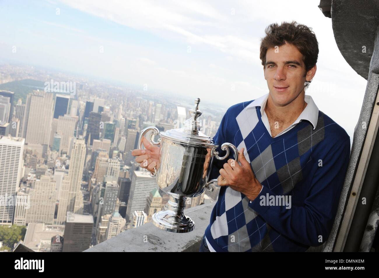 Sep 15, 2009 - Manhattan, New York, USA - Champion de l'US Open, Juan Martin Del Potro, tours l'Empire State Building. (Crédit Image : Â© Bryan Smith/ZUMA Press) RESTRICTIONS : * New York * hors droits Journaux Banque D'Images