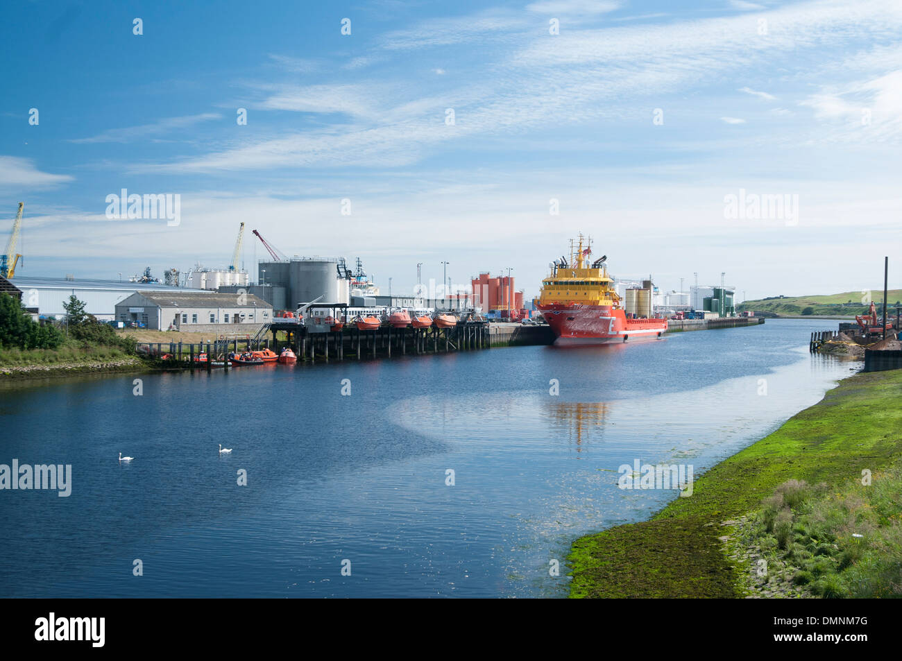 Rivière dee les navires d'approvisionnement de pétrole de la mer du Nord d'ABERDEEN Banque D'Images
