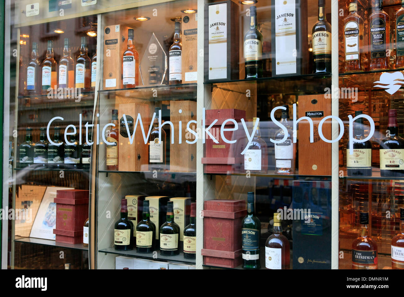 Le Celtic Whiskey Shop window à Dublin Banque D'Images