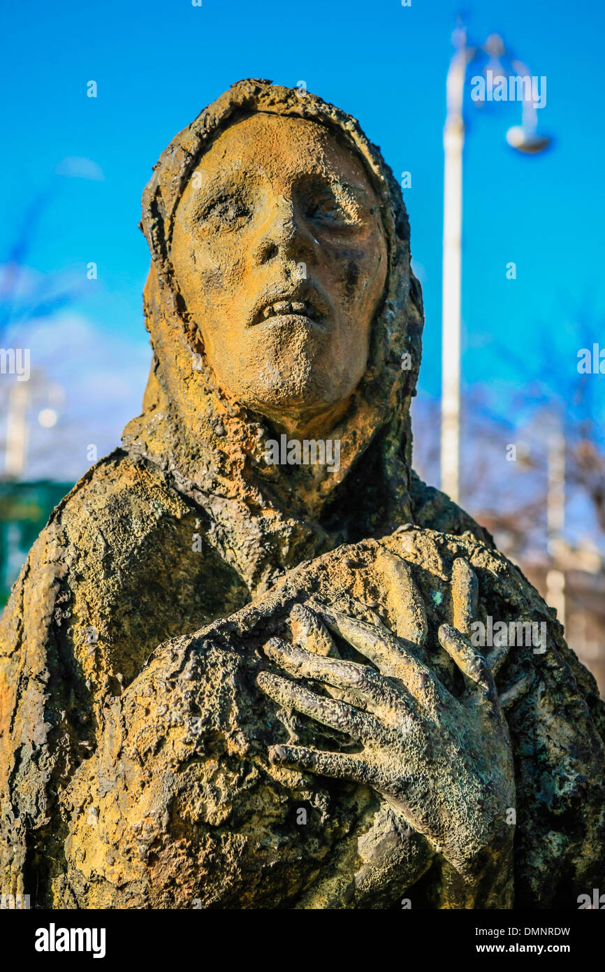 La famine irlandaise Sculptures sur Custom House Quay à Dublin en Irlande Banque D'Images