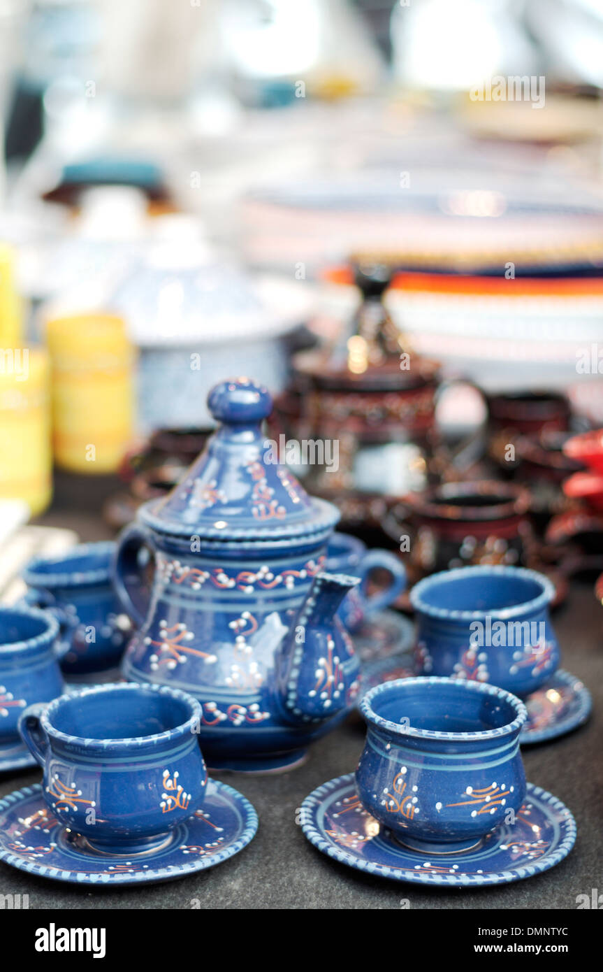 Tasses en céramique peint Artisan close-up Banque D'Images