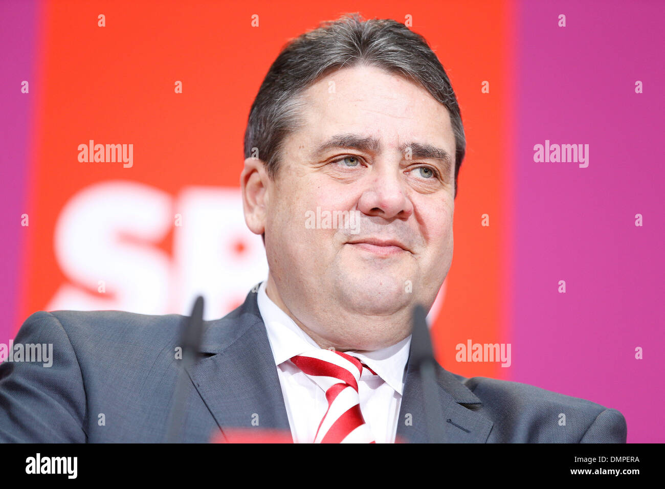 15 déc., 2013 - Conférence de presse de la SPD, Sigmar Gabriel (SPD), président du SPD, et les chefs de parti SPD au siège du SPD (Parti Willy-Brandt-Haus) à Berlin. / Photo : Sigmar Gabriel (SPD), président du SPD.Photo : Reynaldo Paganelli/NurPhoto (crédit Image : © Reynaldo Paganelli/NurPhoto/ZUMAPRESS.com) Banque D'Images