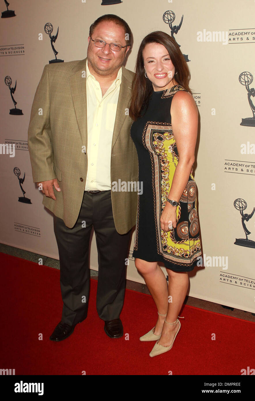 Yana Gracile et guest Academy of Television Arts & Sciences 64ème Emmy Awards de Los Angeles - Los Angeles des arrivées Banque D'Images