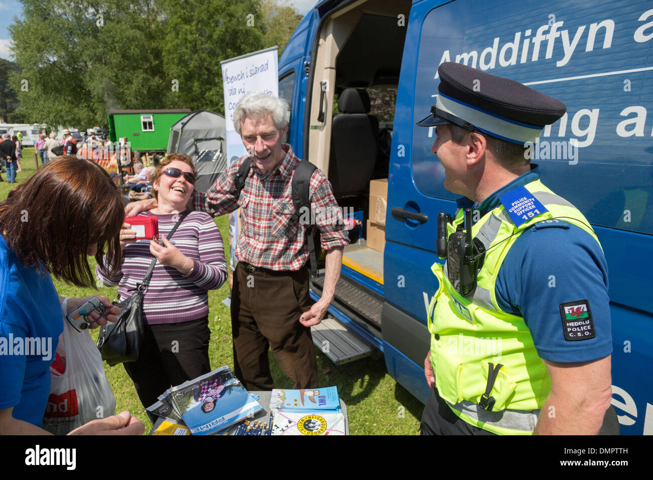 La police communautaire au rallye de vapeur, Galles, Royaume-Uni Banque D'Images