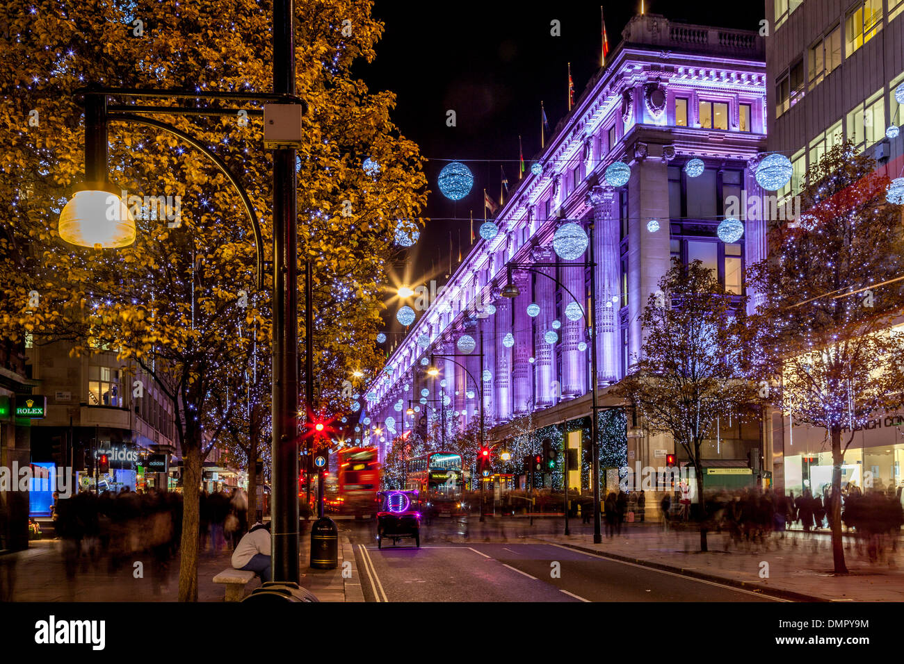 Grand magasin Selfridges et Oxford Street à Noël, Londres, Angleterre Banque D'Images