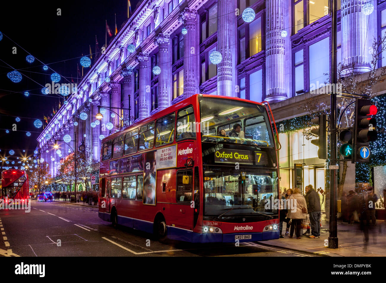 Grand magasin Selfridges et Oxford Street à Noël, Londres, Angleterre Banque D'Images