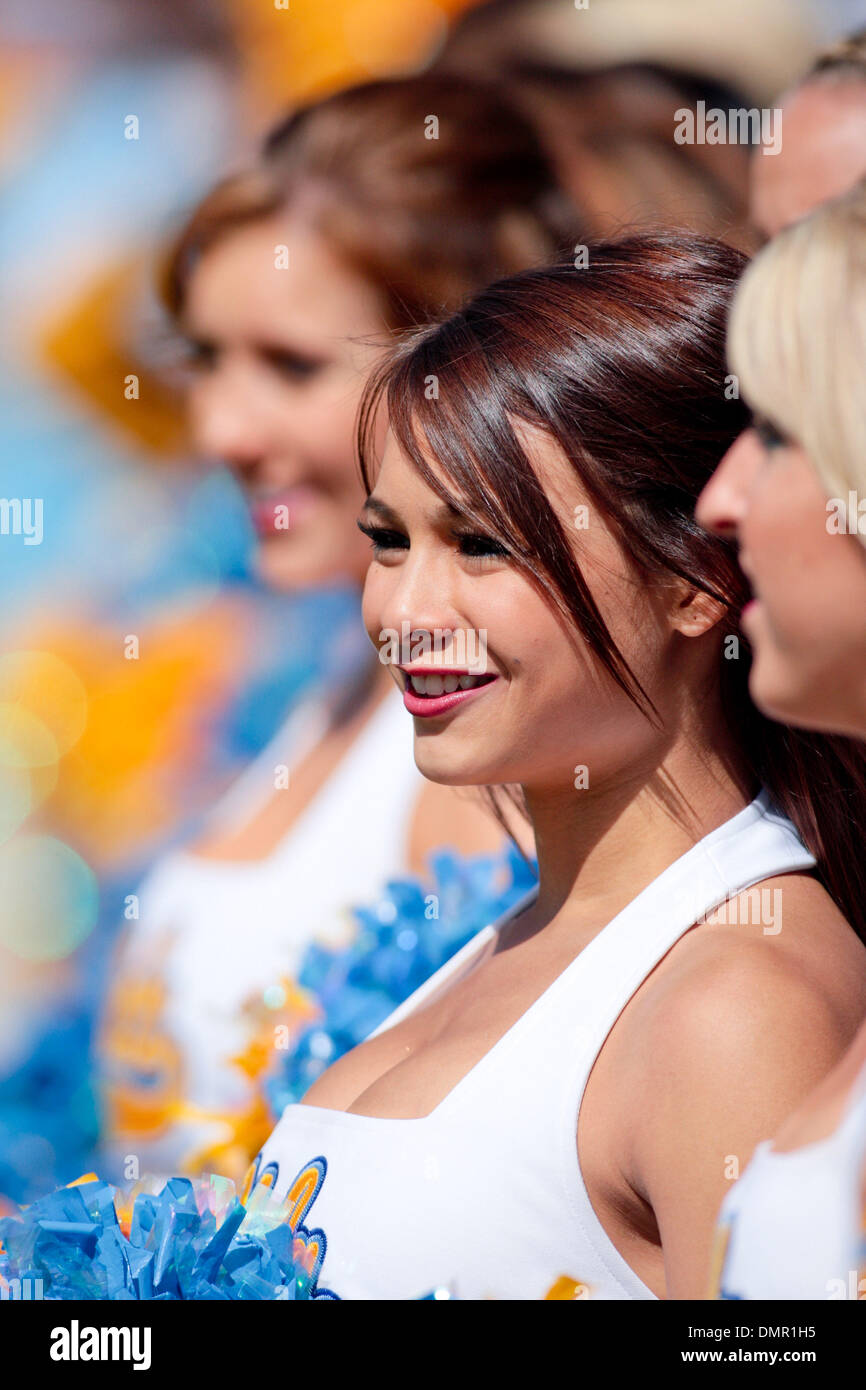 03 octobre 2009 - Stanford, Californie, États-Unis - 03 octobre 2009 : au cours de l'échauffement des cheerleaders de l'UCLA à Stanford Stadium à Stanford en Californie le samedi. Le Stanford Cardinaux UCLA Bruins défait 24-16. (Crédit Image : © Konsta Goumenidis ZUMApress.com)/global/Southcreek Banque D'Images