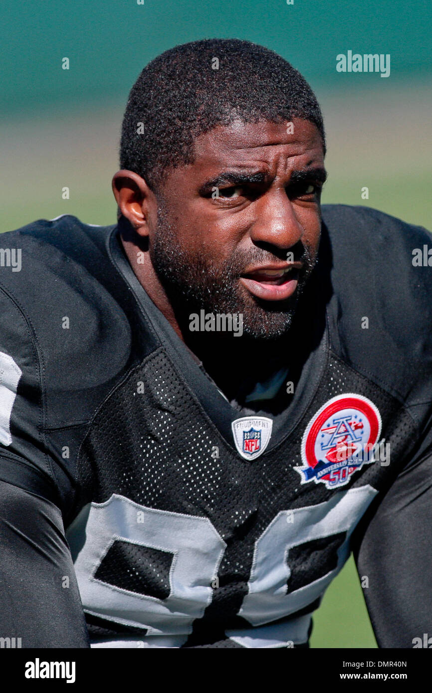 Oakland Raiders' Greg Ellis (99) pendant l'échauffement le dimanche à l'Oakland Coliseum à Oakland, Californie Le New York Jets défait les Oakland Raiders 38-0. (Crédit Image : © Konsta Goumenidis ZUMApress.com)/global/Southcreek Banque D'Images