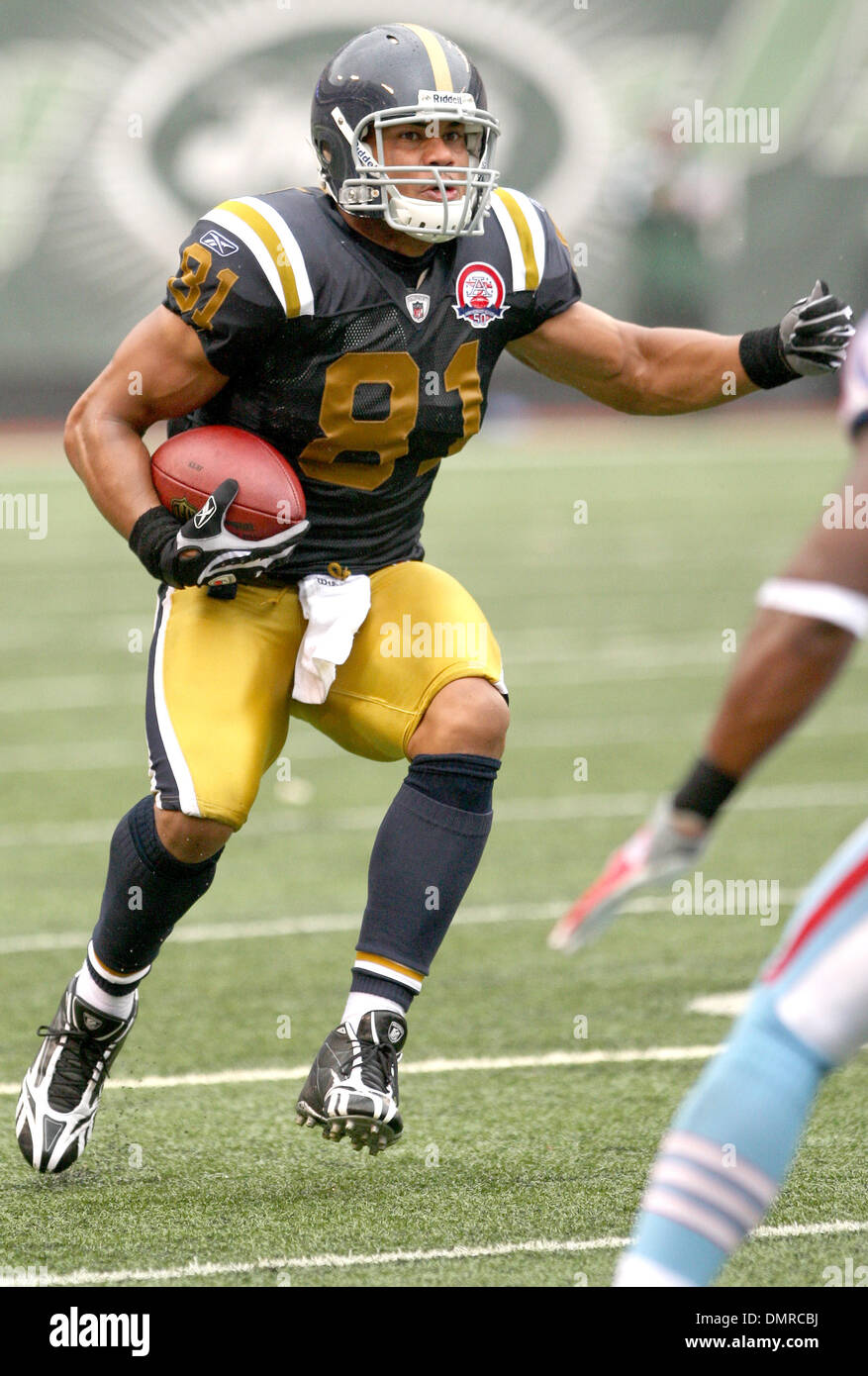 27 Septembre 2009 : New York Jets # 81 tight end Dustin Keller. Les New York Jets défait les Tennessee Titans 24-17 au Giants Stadium à Rutherford, New Jersey. En l'honneur de l'AFL Legacy le week-end New York Jets portaient leur New York Titans les uniformes et le Tennessee Titans portaient l'ancien uniforme des Oilers de Houston. (Crédit Image : © Anthony Gruppuso Southcreek/global/ZUMA Banque D'Images