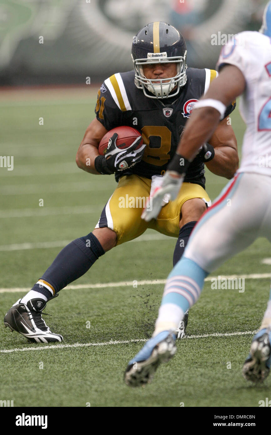 27 Septembre 2009 : New York Jets # 81 tight end Dustin Keller.Les New York Jets défait les Tennessee Titans 24-17 au Giants Stadium à Rutherford, New Jersey. En l'honneur de l'AFL Legacy le week-end New York Jets portaient leur New York Titans les uniformes et le Tennessee Titans portaient l'ancien uniforme des Oilers de Houston. (Crédit Image : © Anthony Gruppuso Southcreek/global/ZUMA Banque D'Images