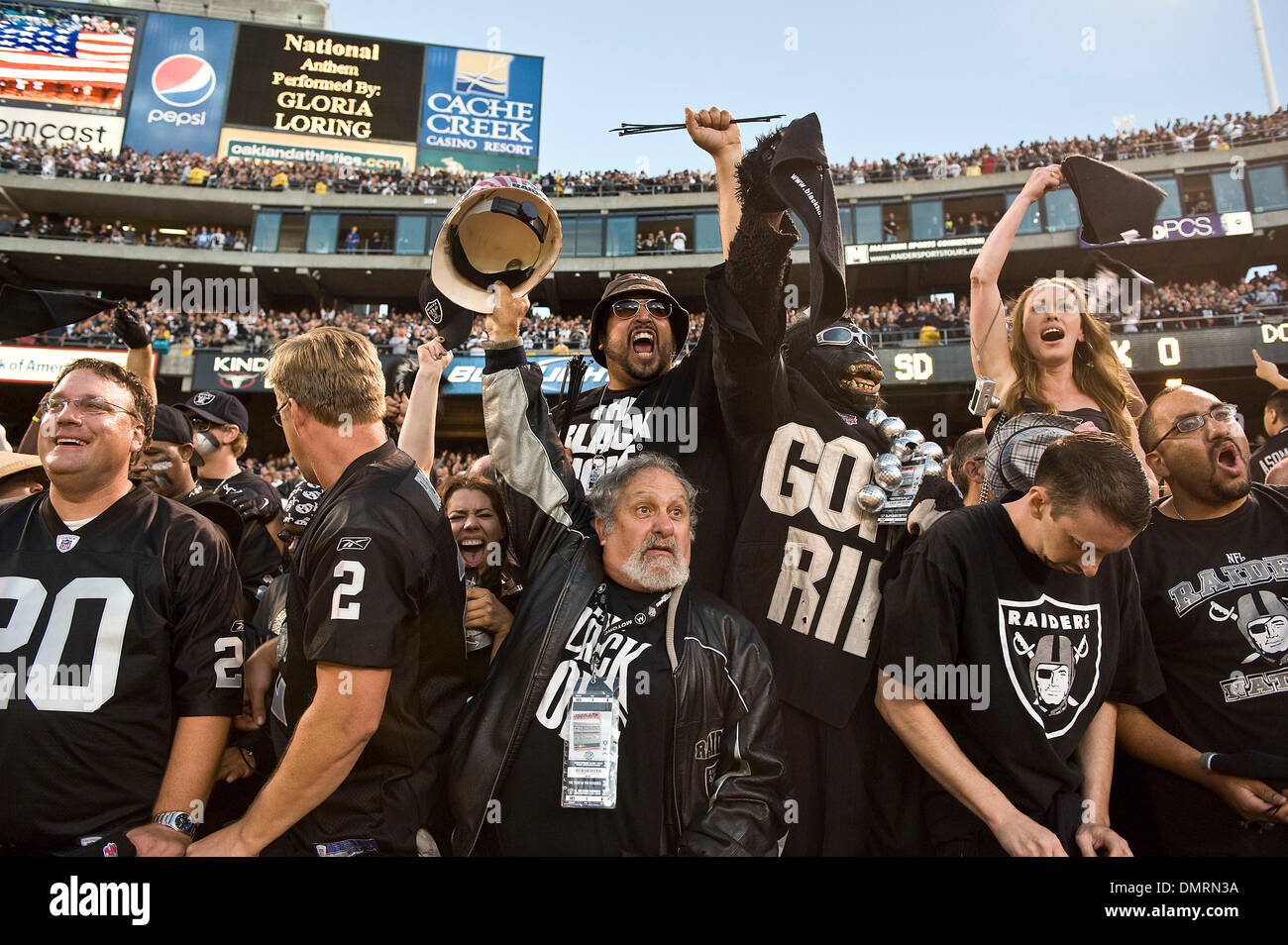 Sep 14, 2009 - Oakland, Californie, États-Unis - Oakland Raiders vs San Diego Chargers au Oakland-Alameda County Coliseum Lundi, 14 septembre 2009, Trou noir célèbre la première saison de toucher des roues. (Crédit Image : © Al/ZUMApress.com) Golub Banque D'Images