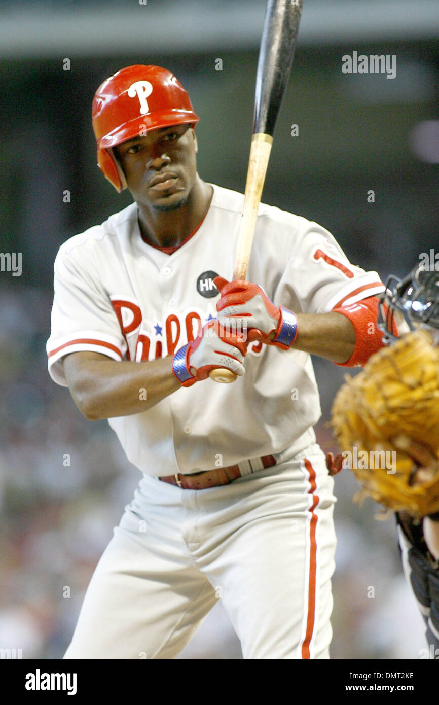 L'arrêt-court des Phillies Jimmy Rollins vérifie qu'emplacement dans la première manche au Minute Maid Park de Houston au Texas. (Crédit Image : © Luis Leyva/ZUMApress.com) Southcreek/mondial Banque D'Images