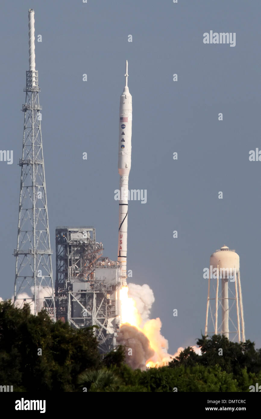 La NASA a lancé la fusée ARES I-X à partir de la plateforme de lancement 39B au Centre spatial Kennedy. (Crédit Image : © Don Montague/ZUMApress.com) Southcreek/mondial Banque D'Images