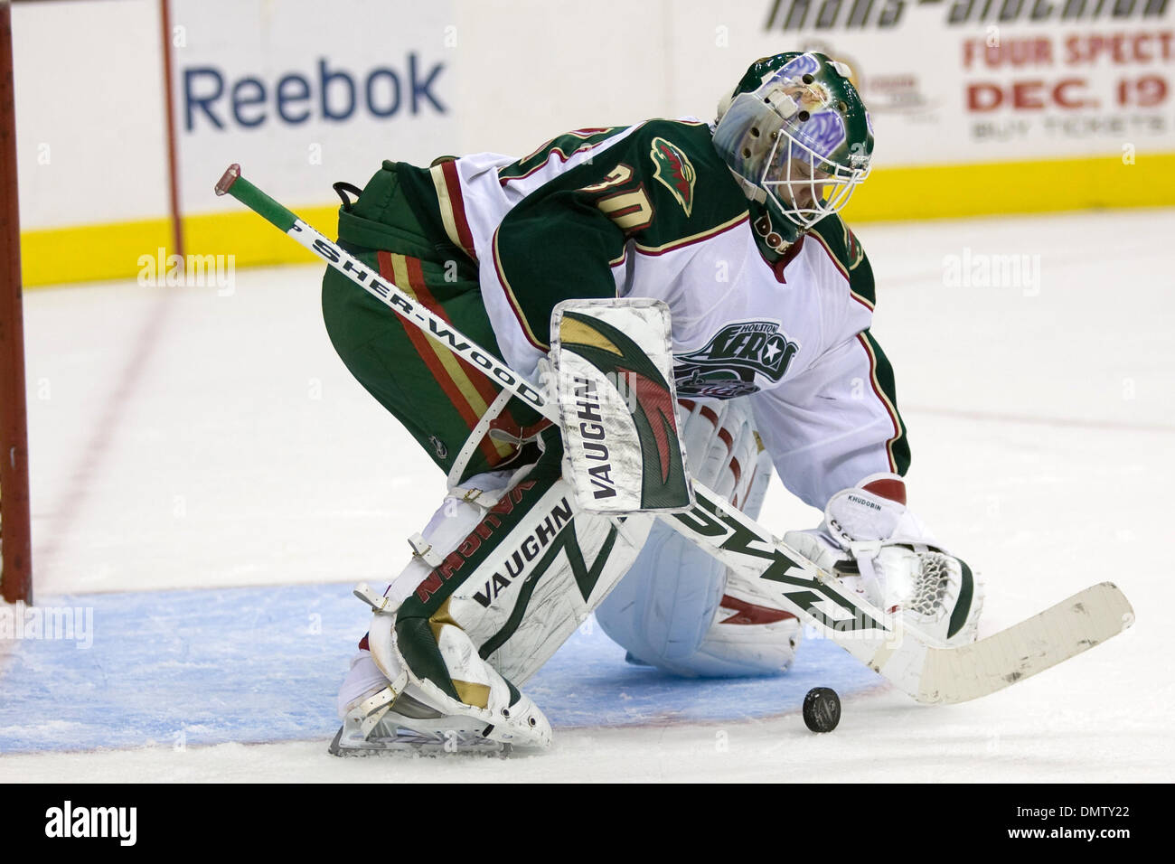 13 Novembre 2009 : Houston Aeros Anton Khudobin (30) dans l'objectif au cours de la troisième période. L'Aeros jeu blanc de 6-0 les monstres dans ce jeu de la Ligue américaine de hockey joué au Quicken Loans Arena de Cleveland, OH..Crédit obligatoire : Frank Jansky / Southcreek Global (Image Crédit : © Frank Jansky/global/ZUMApress.com) Southcreek Banque D'Images