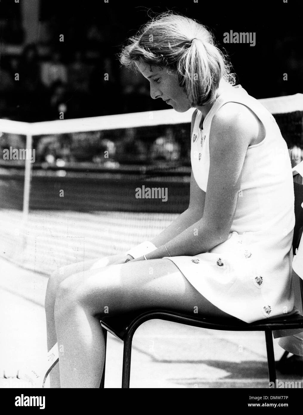 Le 3 juillet 1978 - Londres, Angleterre, Royaume-Uni - Tennis player TRACY AUSTIN se trouve malheureusement après avoir perdu à Mme Navratilo au Wimbledon Championships, à l'âge de quinze ans. (Crédit Image : © Keystone Photos USA/ZUMAPRESS.com) Banque D'Images