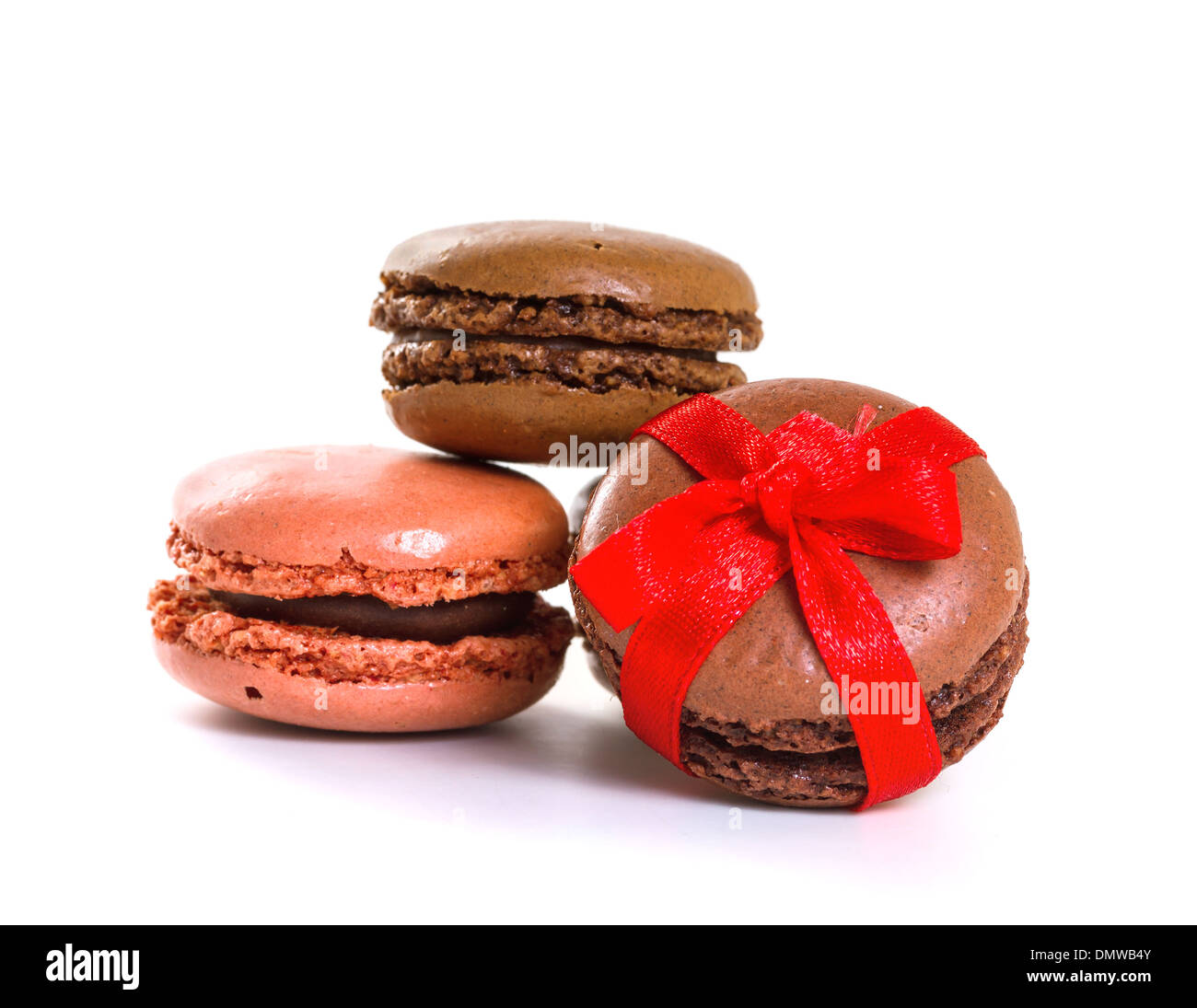 Macarons français. Isoler sur fond blanc Banque D'Images