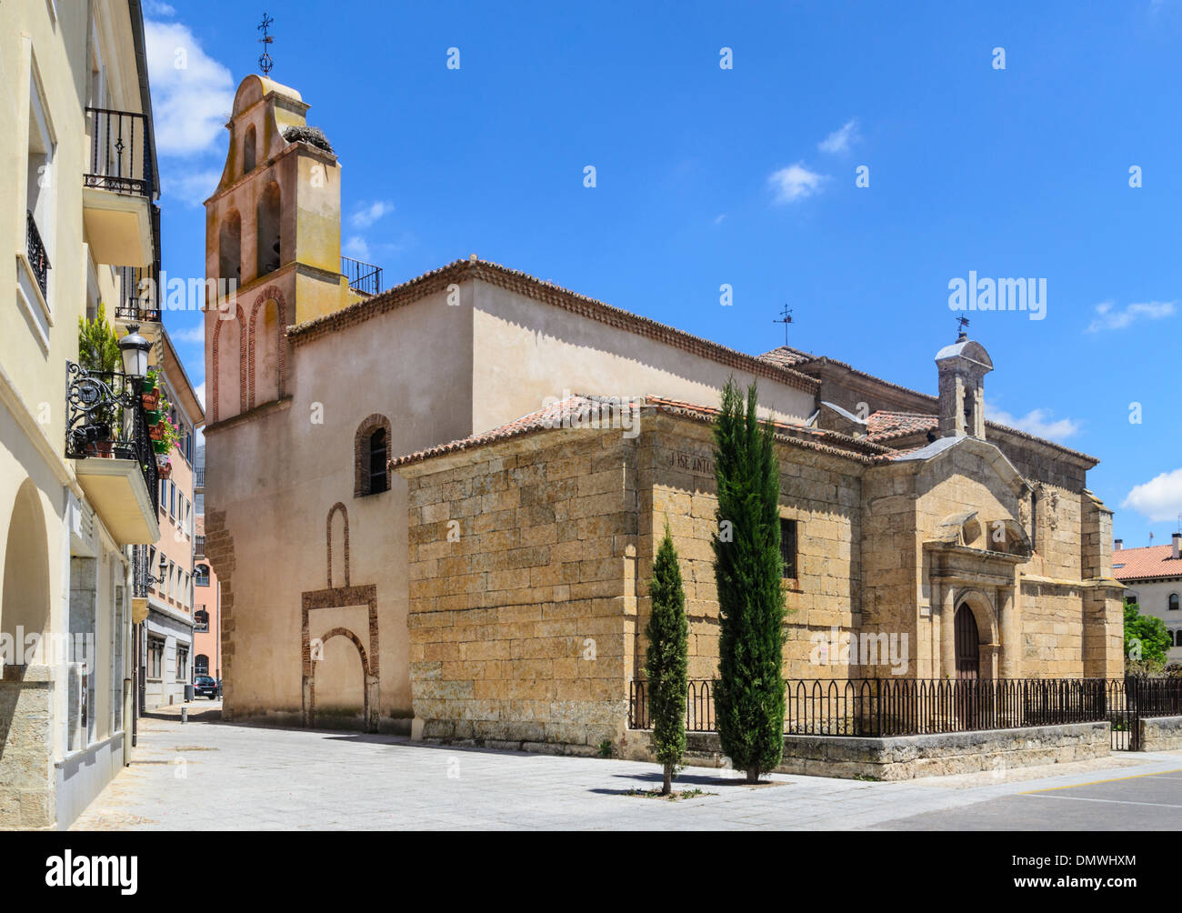 glise-romane-d-iglesia-de-san-pedro-banque-de-photographies-et-d