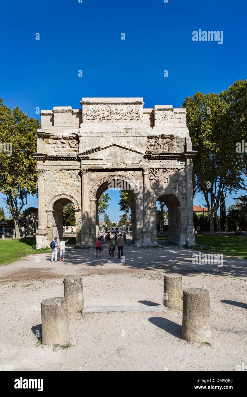 L'ancien Arc De Triomphe, sur une belle journée ensoleillée, Orange, France, Europe. Banque D'Images