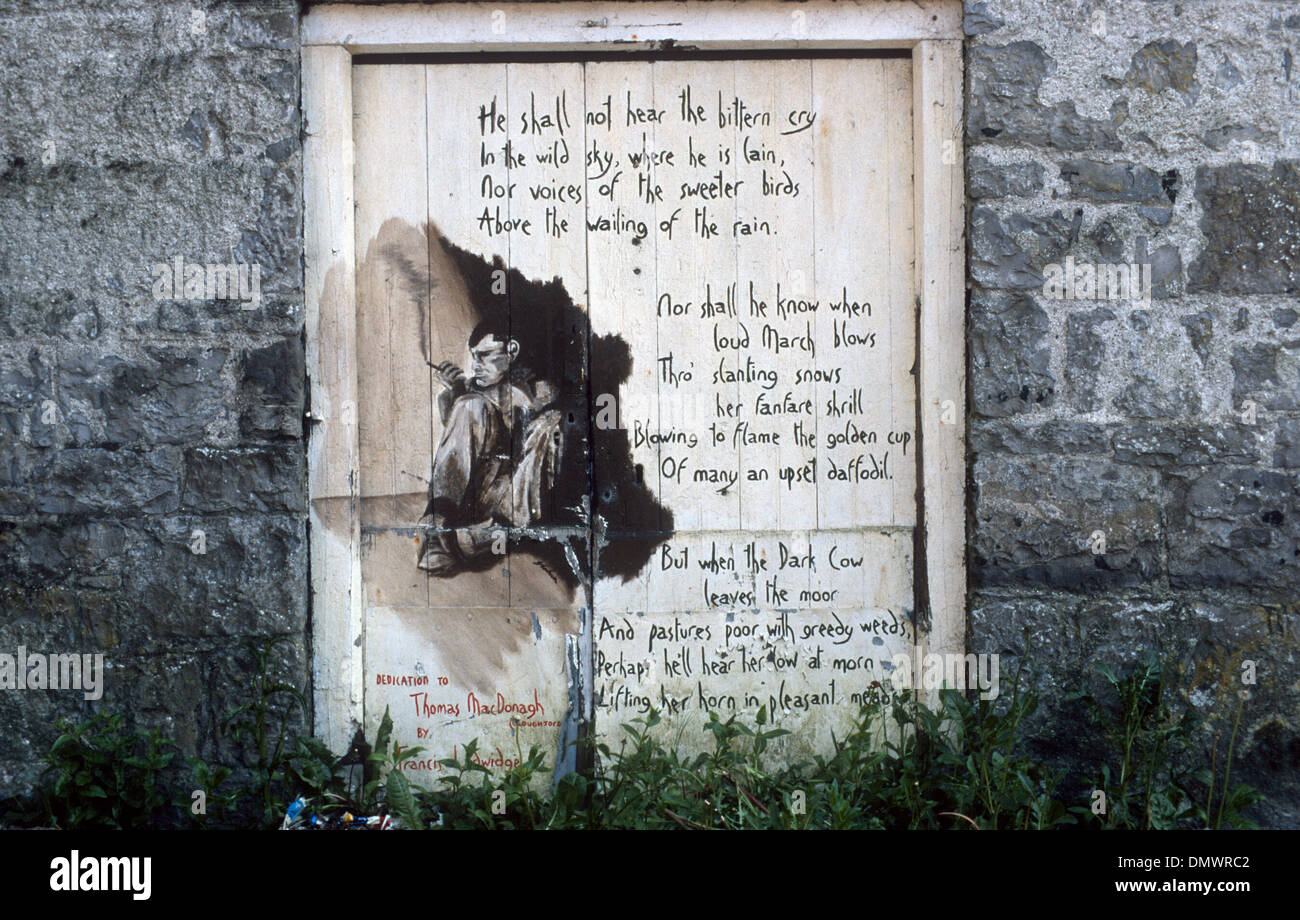Un poème SUR UNE PORTE EN IRLANDE Banque D'Images