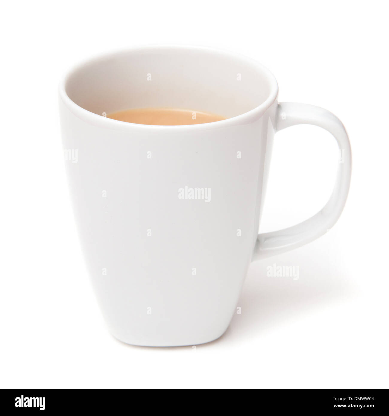 Tasse de thé isolé sur un fond blanc studio. Banque D'Images