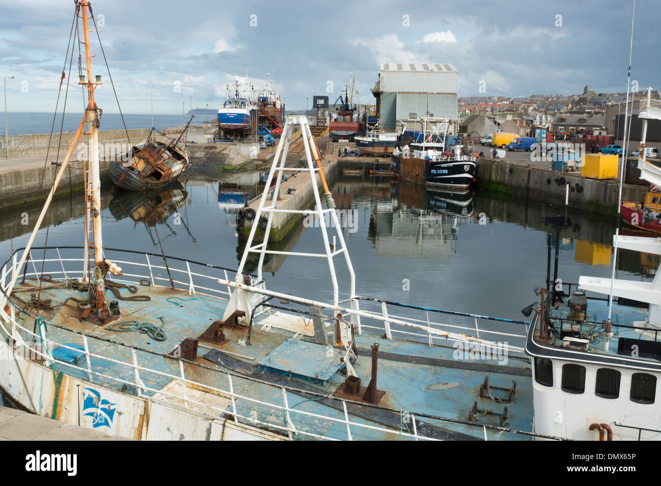 Bateaux du port des pêcheurs commerciaux filets macduff Banque D'Images