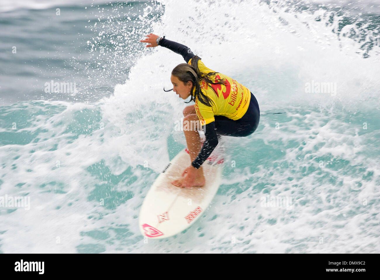 Jan 02, 2006 ; Narrabeen, NSW, Australie ; Hawaiian et étoile montante CARISSA MOORE atteint les quarts de finale des Championnats du Monde Junior Billabong le lieu à Narrabeen, NSW, Australie aujourd'hui. Moore beat fille de trois fois champion du monde ASP Tom Curren, Lee Ann Curren à partir de la France, et auront à faire face à l'Afrique du Sud Nikita Robb dans les quarts de finale. Le Billabong World J Banque D'Images