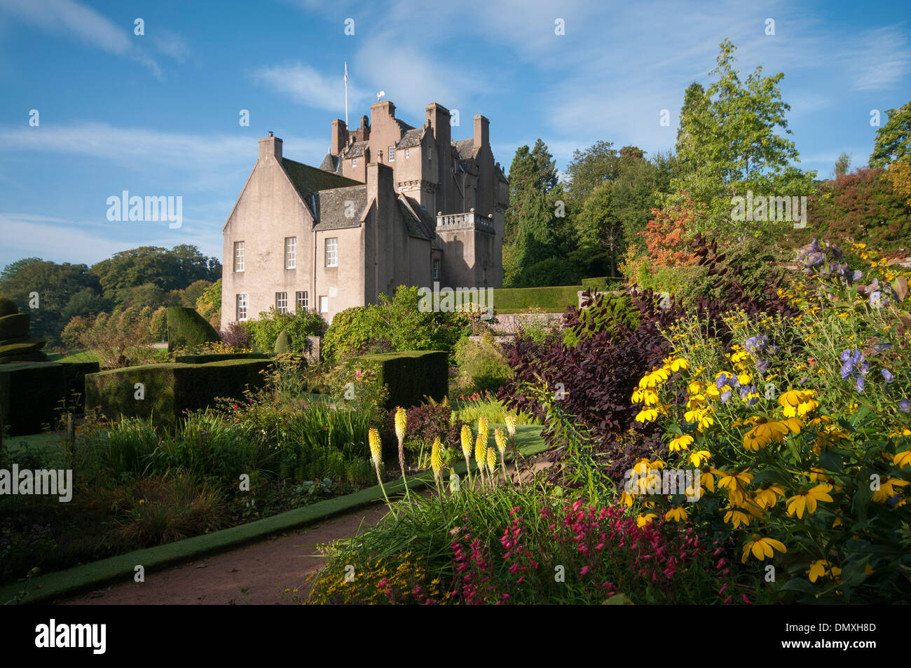 Jardins du Château de Crathes deeside aberdeen banchory avec des fleurs Banque D'Images