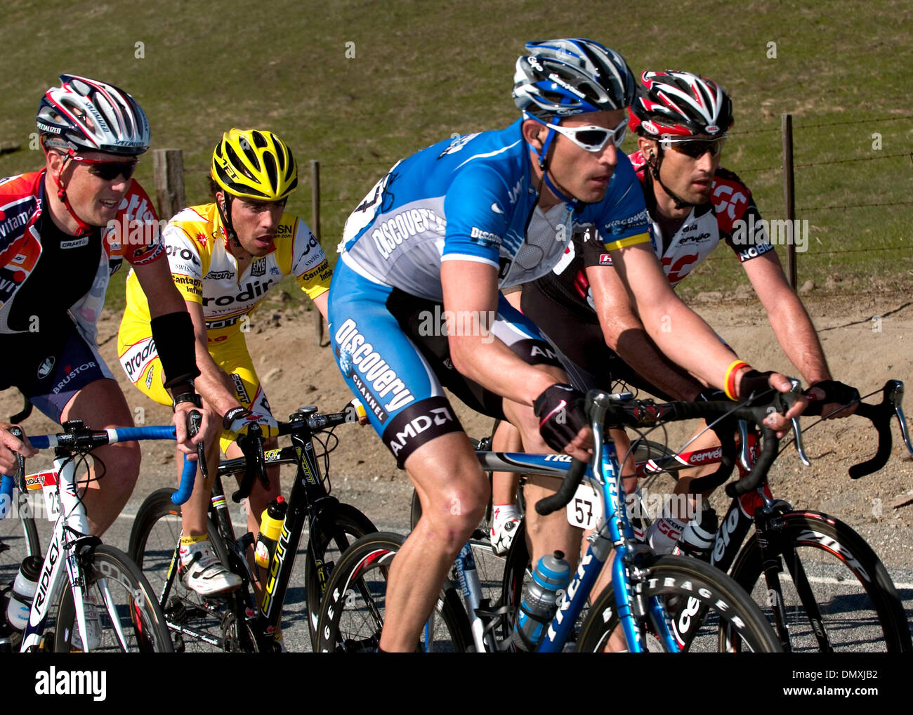 21 févr. 2006 ; San Francisco, CA, USA ; George HINCAPIE et Bobby Julich sur scène 2 : Sierra Road grimper au cours de l'Amgen Tour de Californie 2006. L'étape 7, 8 jours de l'événement se termine le 26 février à Redondo Beach. Crédit obligatoire : Photo par Beth Schneider/ZUMA Press. (©) Copyright 2006 par Beth Schneider Banque D'Images