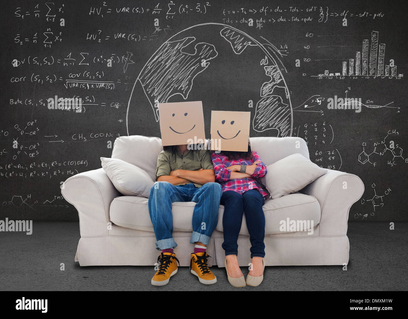 Image composite de silly employés avec bras croisés portant sur leurs têtes des boîtes Banque D'Images