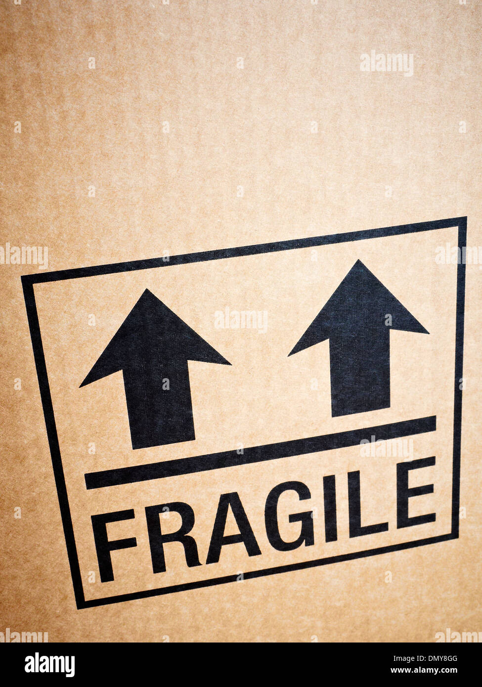 Signe fragile sur carton fort Banque D'Images