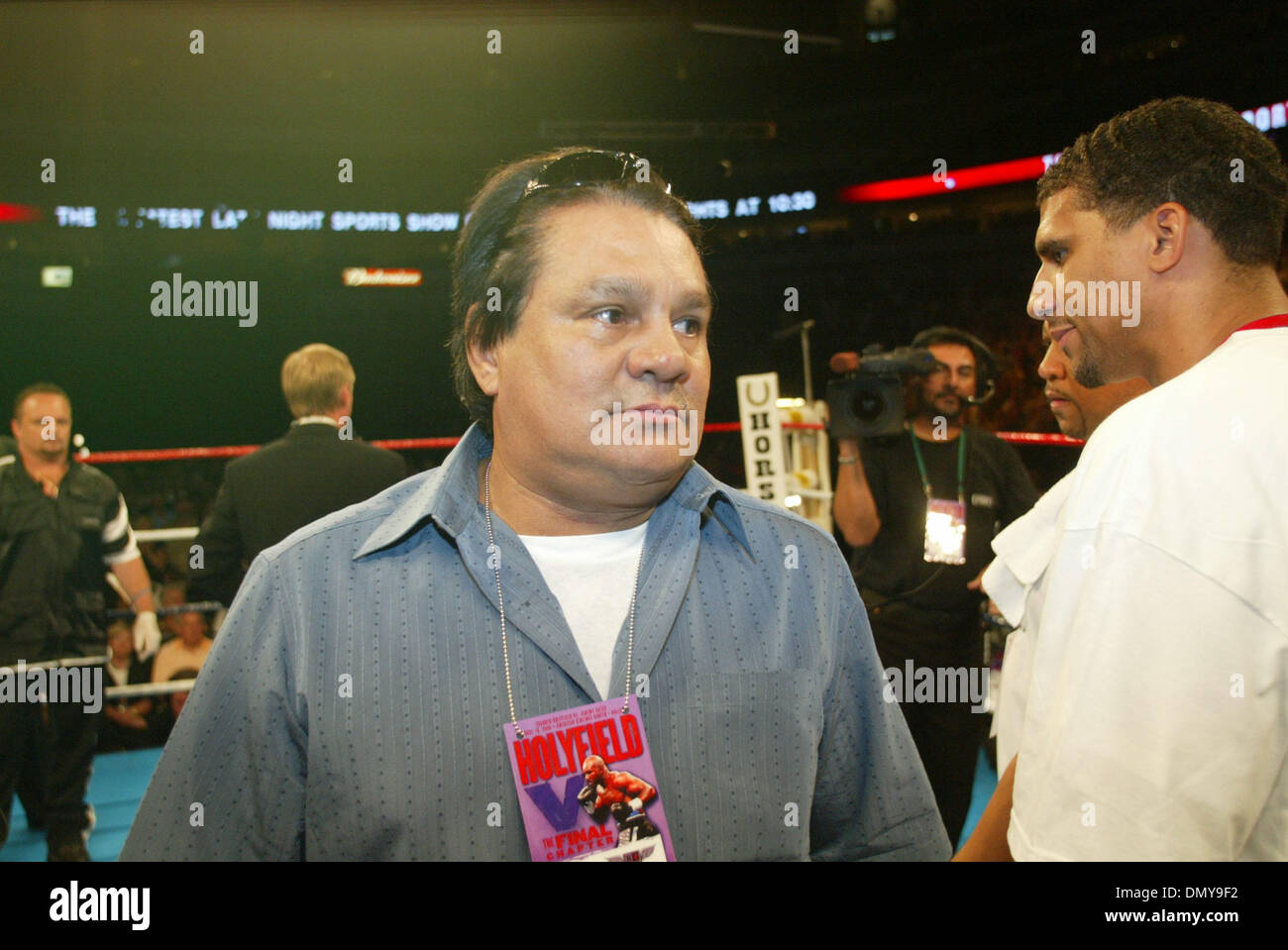 Aug 18, 2006 ; Dallas, TX, USA ; Evander Holyfield se bat Jeremy Bates pour poids lourd combat. retour Holyfield a gagné par TKO au deuxième tour. Sur la photo, ROBERTO DURAN regarder son boxeur poids welter Julio Cesar 'Baby Face' Garcia, qui gère Duran, bataille Alfonso Sanchez sur le Holyfield-Bates undercard. Garcia a également remporté un second tour TKO. Crédit obligatoire : photo par Robert Hughes/ Banque D'Images